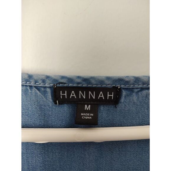 Hannah Women's Size Medium Light Wash Blue Denim V Neck Hi Lo Hem Blouse - Picture 8 of 11